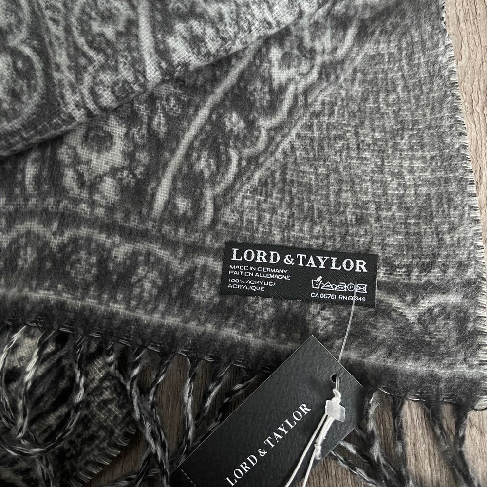 Lord & Taylor Ornate Pastel Scarf . NEW. Made in Germany